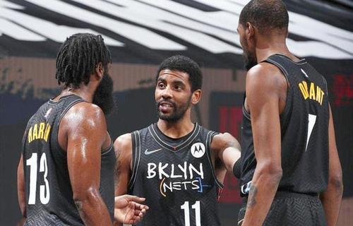 “独眼飞翼” 米农古：非洲杯首秀绝杀英雄，左眼失明难挡绿茵雄心（米农古：左眼失明仍翱翔，非洲杯首秀绝杀成英雄）