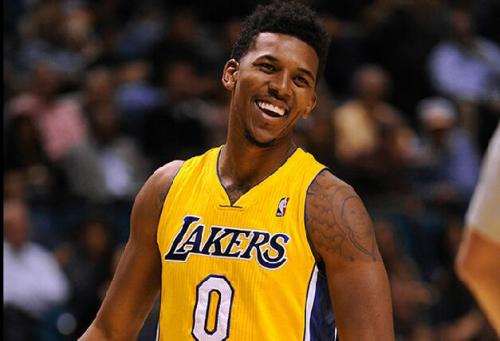 国际米兰圆领卫衣，太漂亮啦想要（这件国际米兰圆领卫衣太好看，忍不住想入手）