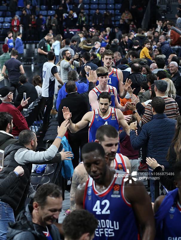 足球这项运动陪伴了我整个初高中，今天我十八岁了，...（十八岁这天，回望与足球同行的初高中岁月）