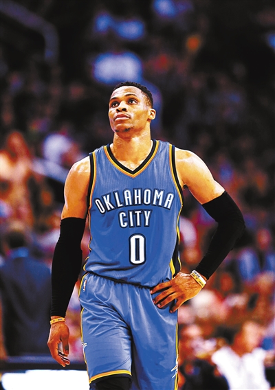 反弹很快！浓眉上半场9中6得12分3板1助 昨天全场9中1得2分（迅速反弹！浓眉半场9投6中砍12分3板1助 昨日全场仅9投1中拿2分）