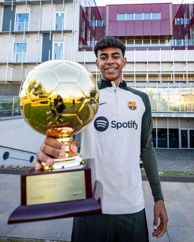 经典画面！王少杰篮下打进 杜锋抱怨裁判该吹2+1&喋喋不休吃T（名场面！王少杰篮下命中，杜锋质疑裁判应判2+1，喋喋不休被吹T）