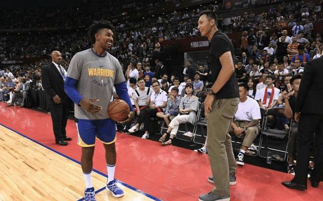 马刺后场连线表现亮眼（马刺后场组合发挥出色）