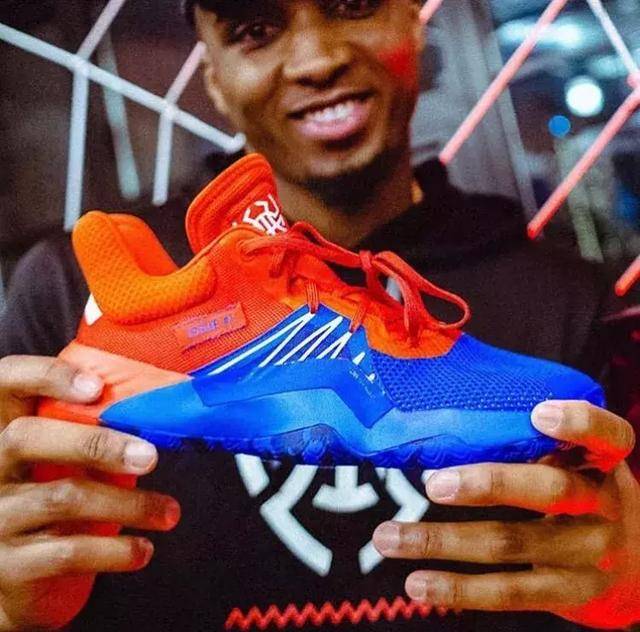 记者：凯恩已决定不在明夏激活解约条款，双方计划续约（记者：凯恩决定明夏不启用解约条款，双方拟续约）