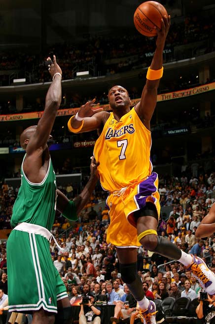 多纳鲁马：自豪能力压众多优秀门将获奖，盼在曼城获更大成功（多纳鲁马：为力压群雄捧杯感到骄傲，期待在曼城创造更大辉煌）