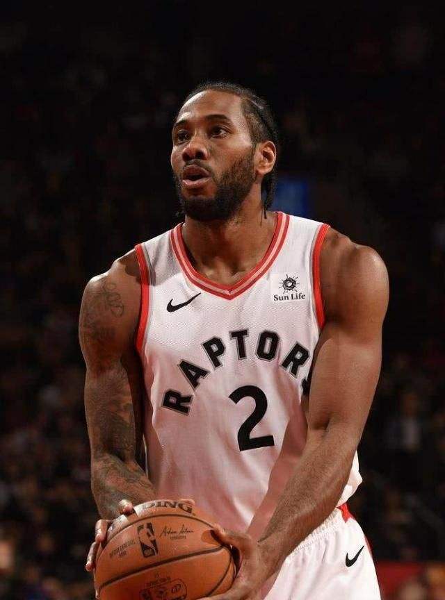 意媒：库普梅纳斯转型中卫表现亮眼，尤文中场补强成当务之急（意媒：库普梅纳斯客串中卫闪光，尤文中场补强迫在眉睫）