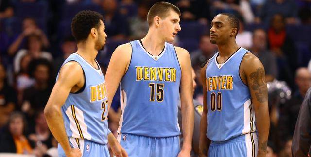 他是球队的节拍器（他掌控球队节奏）