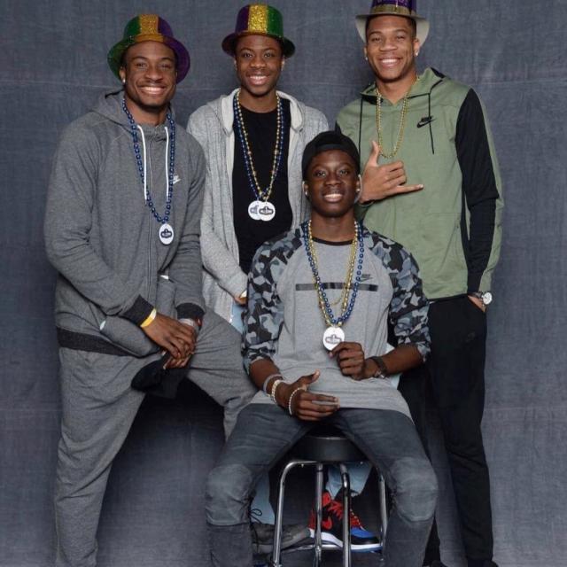 突发！阿诺德左腿受伤离场 皇马防线遭遇重创（阿诺德左腿伤退，皇马后防遭重击）