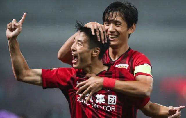 当选皇马10月队内最佳球员，居莱尔：希望本赛季赢得所有奖杯（荣膺皇马十月最佳，居莱尔：本季力争囊括全部冠军）