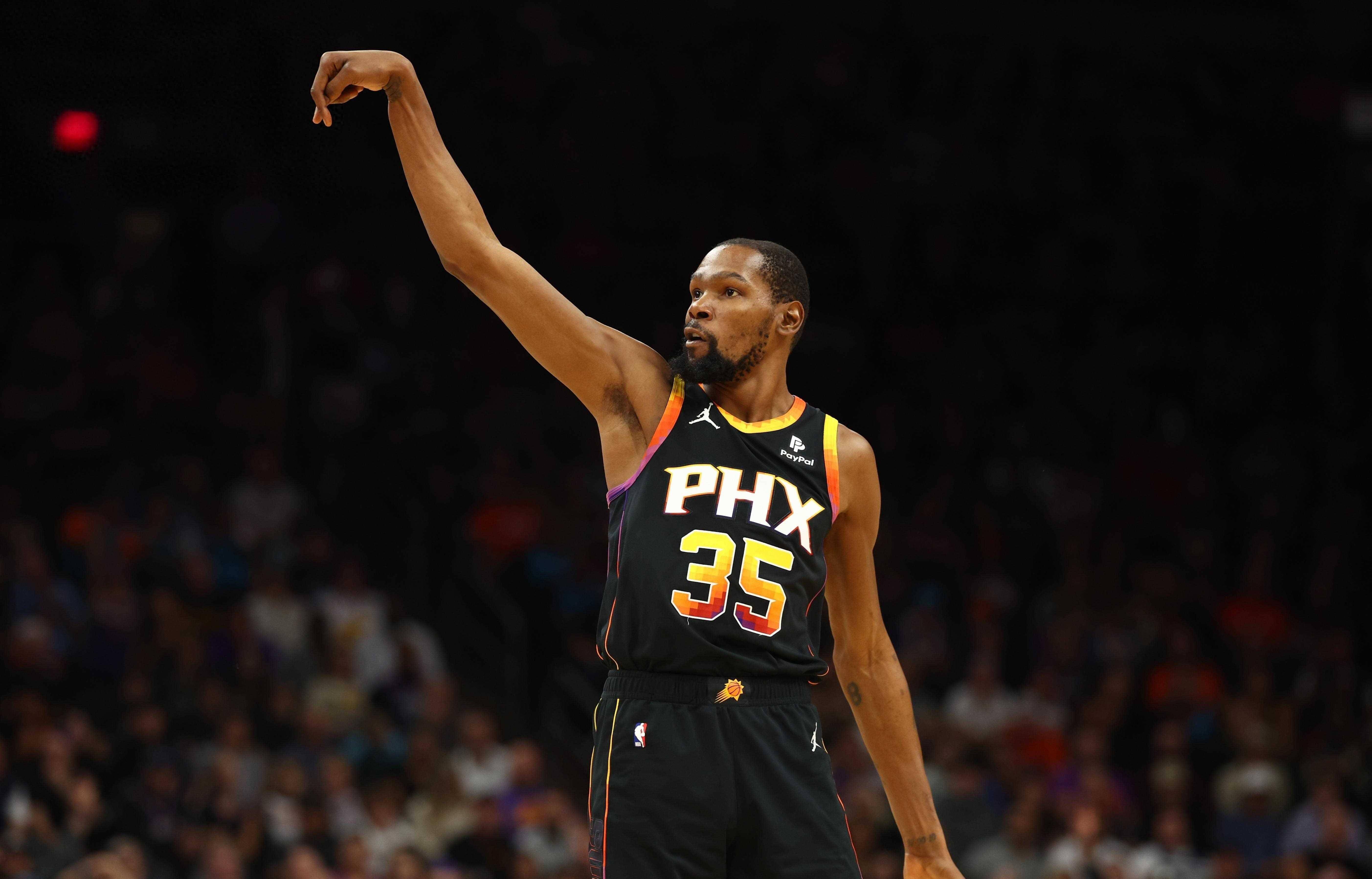 前巴萨门将：亚马尔是位天赋异禀的球员，但他需要向梅罗学习（前巴萨门神：亚马尔天赋出众，仍需向梅罗看齐）