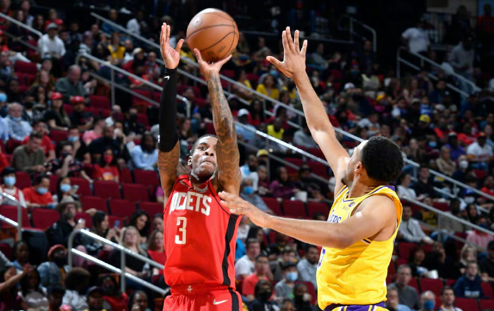 卡尔：如果我继续这样踢下去，当然是可以达到梅西那个水平的（卡尔：保持这种状态踢下去，我能达到梅西的高度）